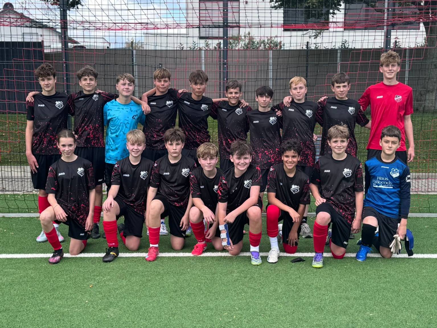 Mannschaftsfoto der U13 Junioren des VfR Sinnersdorf der Saison 2025/26