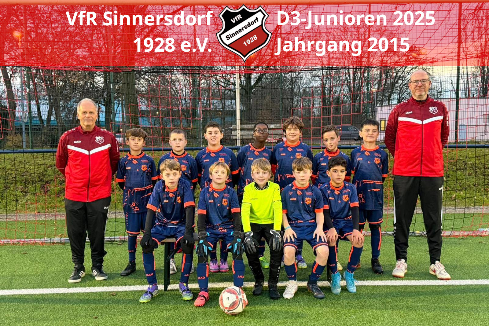 Mannschaftsfoto der F1-Junioren mit Trainer Manfred Mrosek und Betreuern aus der Saison 23/24